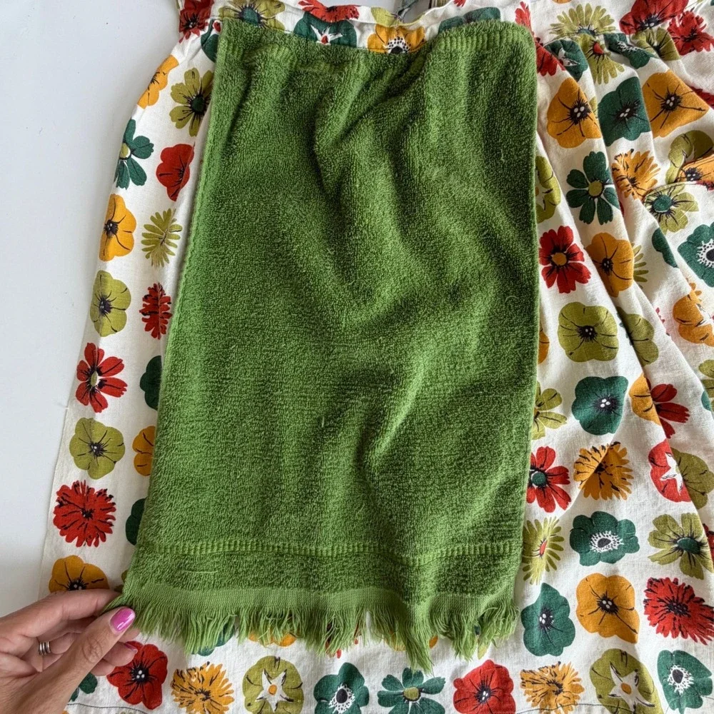 Vintage Floral Half Apron with Attached Green Hand Towel Retro Flower Print
